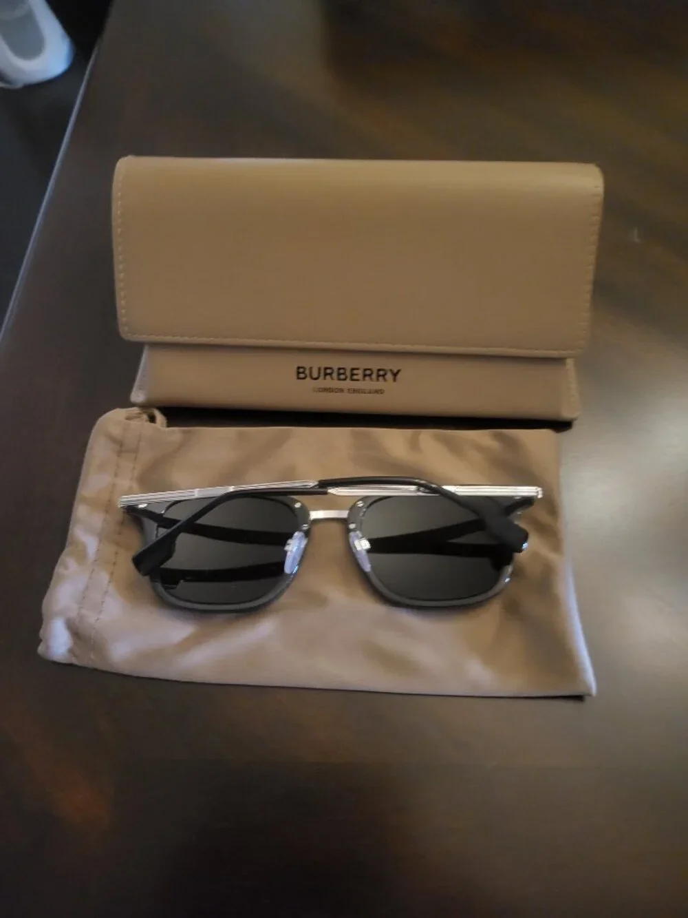 Burberry sunglasses - Picture 2 of 4